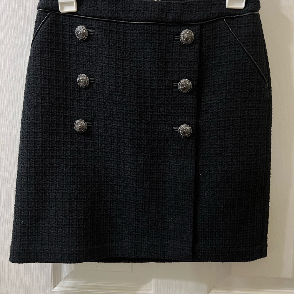 White House Black Market Black Textured Double-Button Mini Skirt-  Size 00